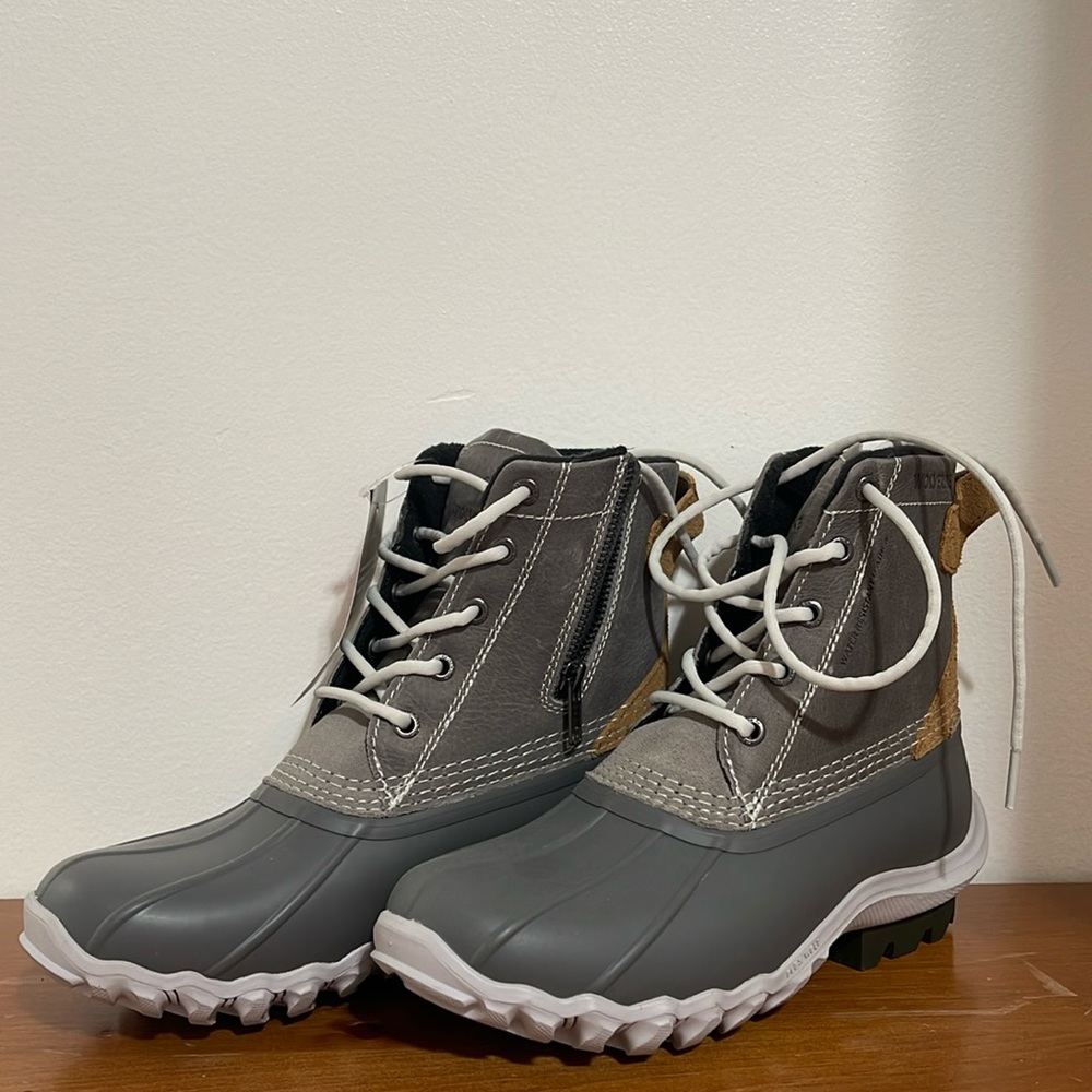 NWT women’s Wolverine duck boots